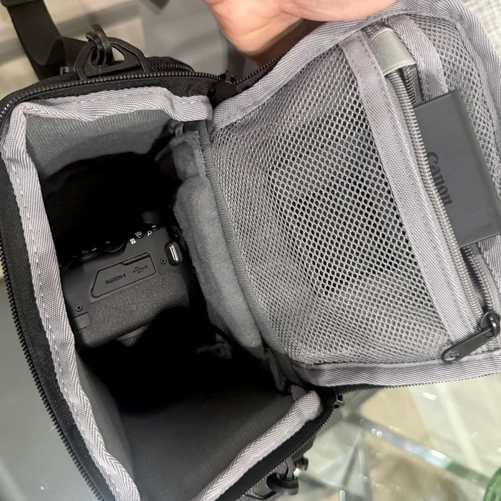 Canon Black Camera Bag with Accessories Canon EOS R100